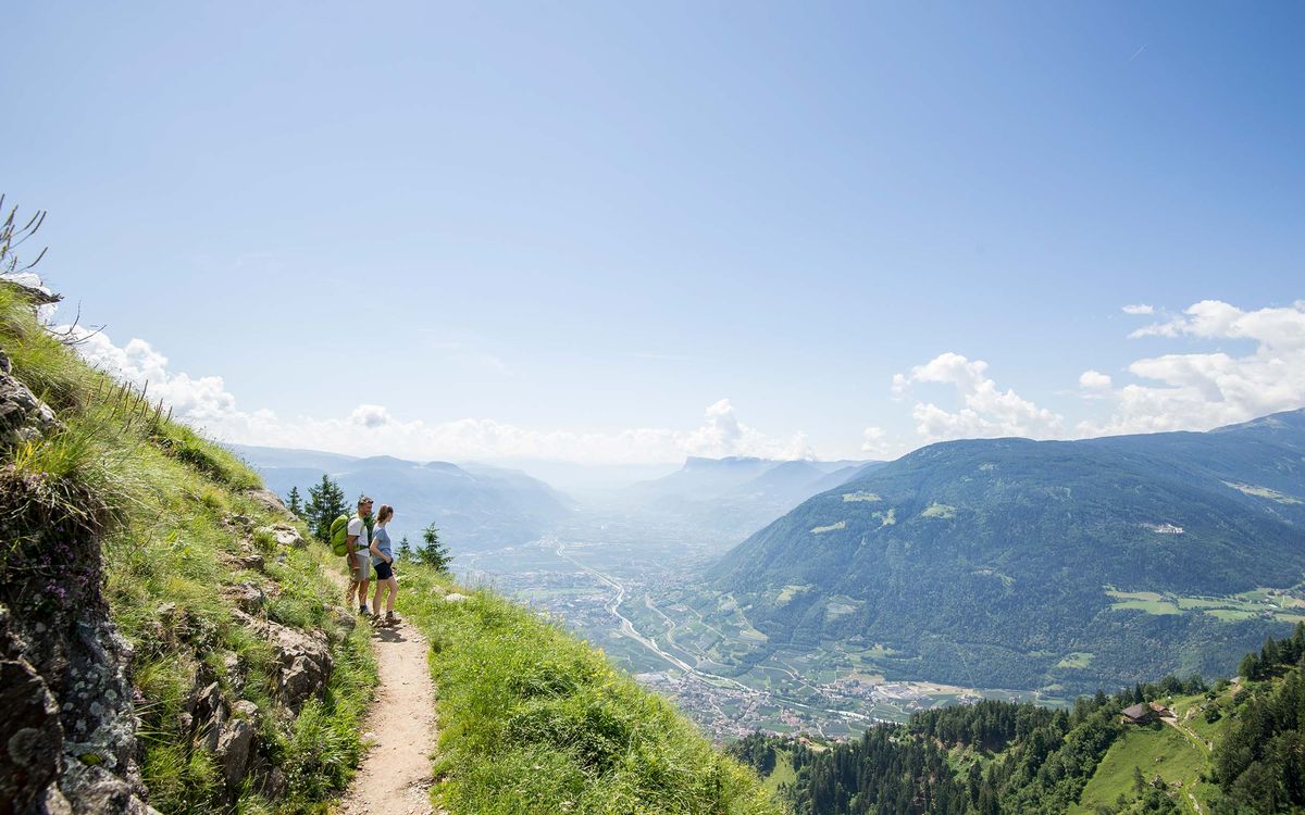 Dorf Tirol Aktivurlaub Wandern Meraner Höhenweg Residence Sissi