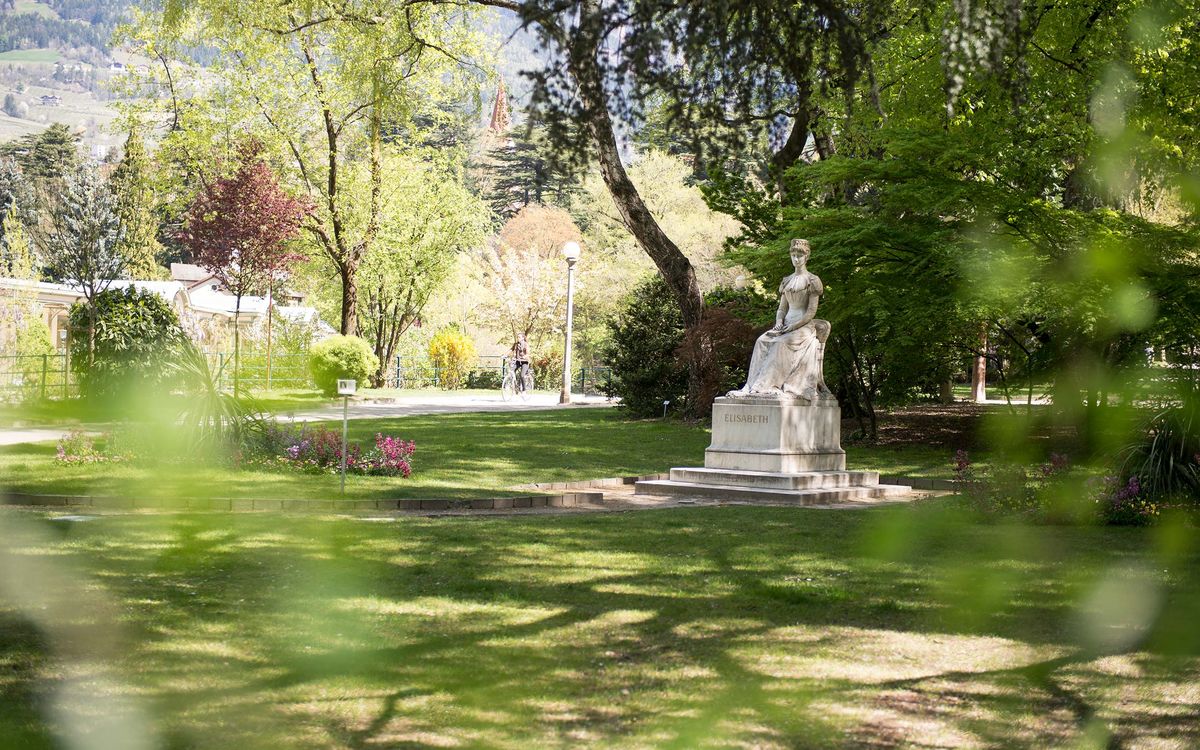 Parco di Sissi Passeggiata Merano Vacanze Statua di Sissi