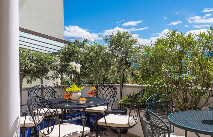 Residence Sissi vacanza Tirolo aperitivo terrazza soleggiata