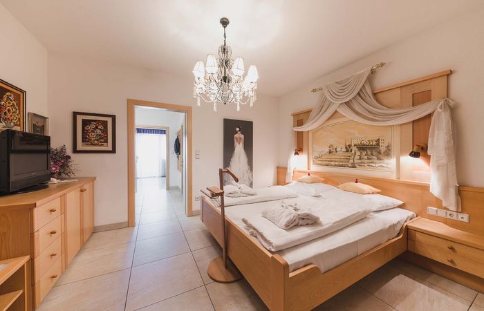 Wohnen Urlaub Dorf Tirol Residence Sissi Doppelbett Appartement
