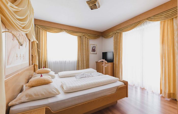 Wohnen Urlaub Dorf Tirol Residence Sissi Schlafzimmer Appartement