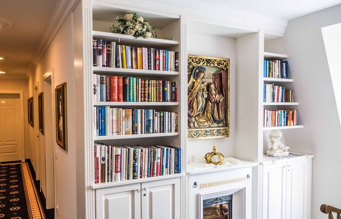 Residence Sissi Dorf Tirol biblioteca e angolo di lettura