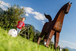 Sehenswertes Dorf Tirol Urlaub Burglehenpark Park mit Spielplatz