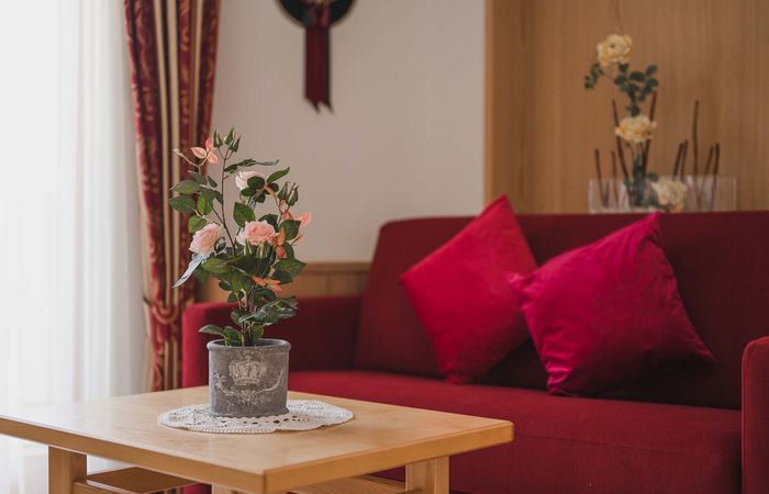 Residence Sissi Urlaub Wohnen Appartement Typ Romantic Couch Wohnzimmer