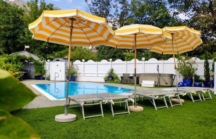 Piscina esterna Giardino Residence Sissi Tirolo Vacanza Alto Adige