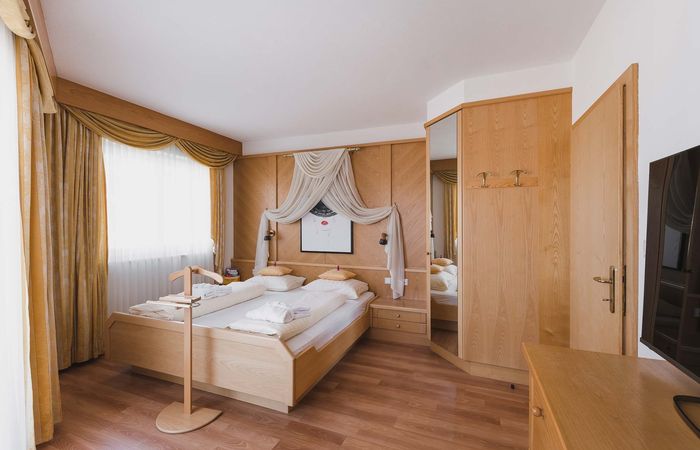 Wohnen Urlaub Dorf Tirol Residence Sissi Doppelbett Appartement
