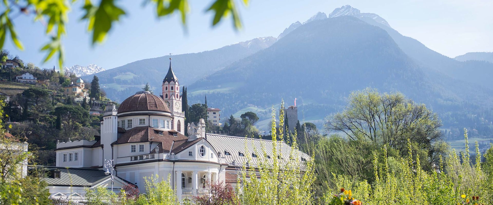 Meran Kurhaus Kurstadt Urlaub Südtirol Pfarrkirche Pulverturm Promenade