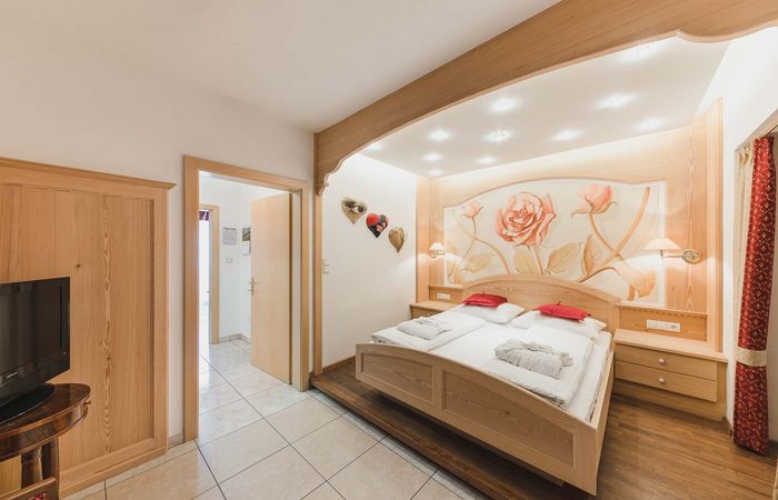 Wohnen Urlaub Dorf Tirol Residence Sissi Doppelbett Appartement