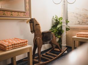 vacanza Tirolo Residence Sissi sala ricreativa Cavallo a dondolo