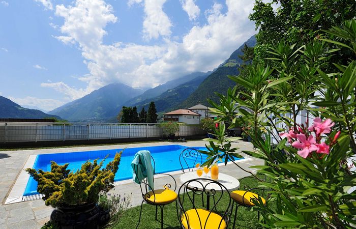 Tirolo giardino piscina all'aperto Residence Sissi