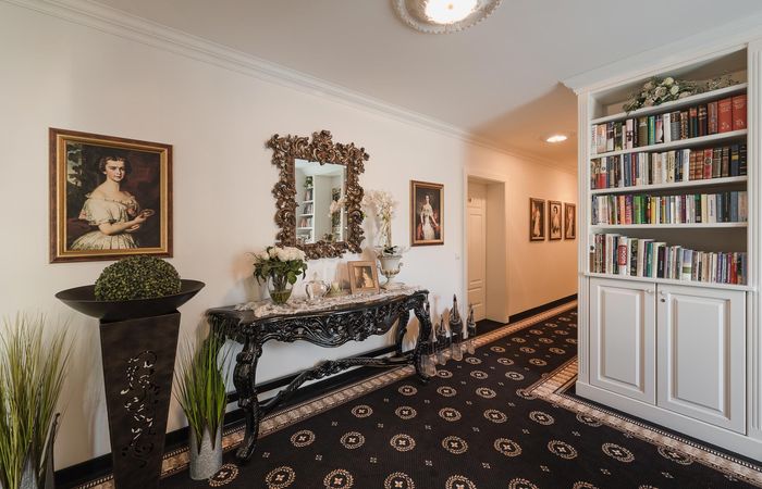 Residence Sissi Tirolo biblioteca quadri